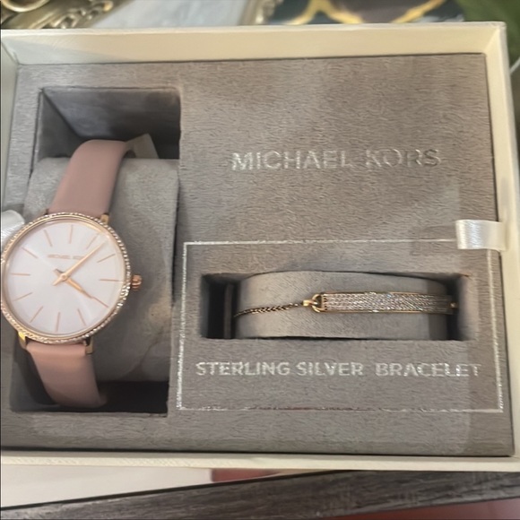 Michael kors watch and bracelet - Picture 3 of 6
